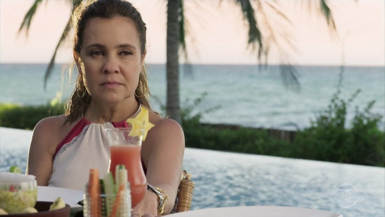 Laureta (Adriana Esteves) em cena de Segundo Sol (Foto: Reprodução/Globo) Laureta (Adriana Esteves) em cena de Segundo Sol (Foto: Reprodução/Globo)