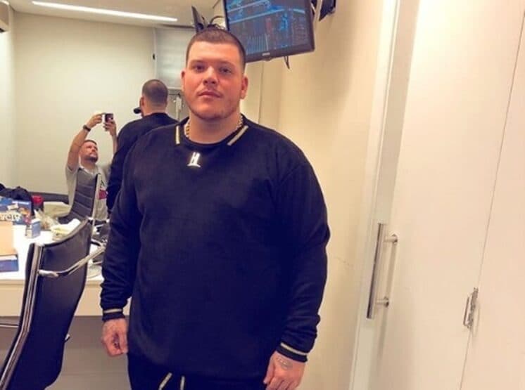 Após se irritar e fazer confusão com fãs por causa de foto, Ferrugem pede desculpas