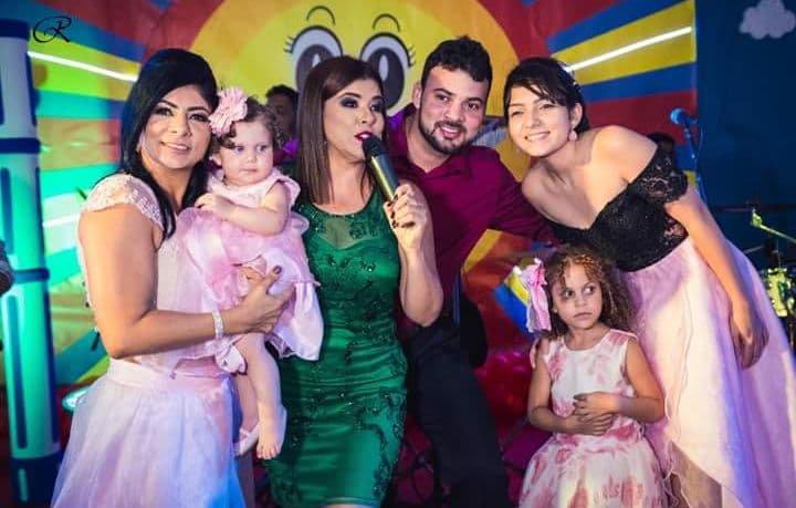 Mara Maravilha é contratada para realizar sonho de fãs e faz sucesso em festas de aniversário