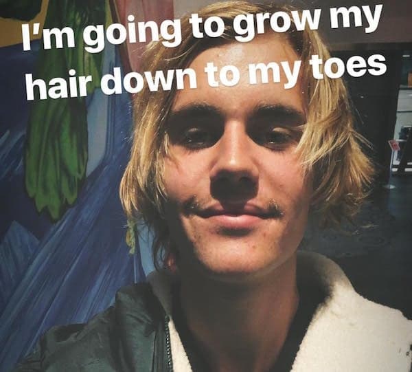 Justin Bieber posa com novo visual e diz que quer deixar o cabelo crescer até os pés