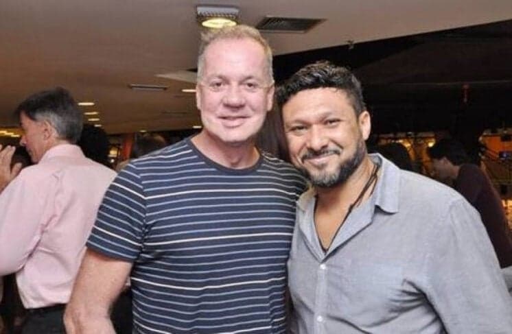 Discreto, Luiz Fernando Guimarães surge em clique raro com o maridão e deixa todos impactados
