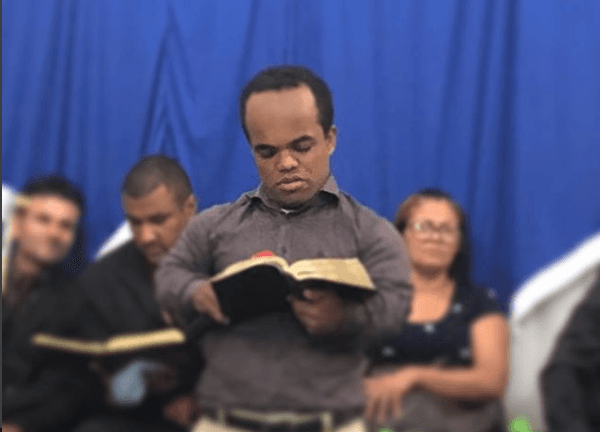 Fora da TV, anão Marquinhos se dedica à carreira de missionário e nega estar roubando dinheiro do povo