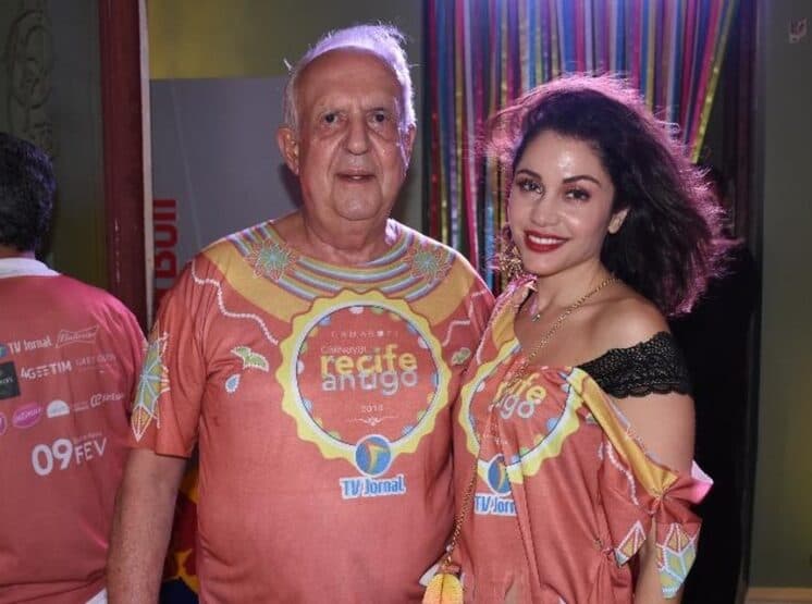 Ex-BBB Maria Melilo curte viagem romântica com deputado de 75 anos