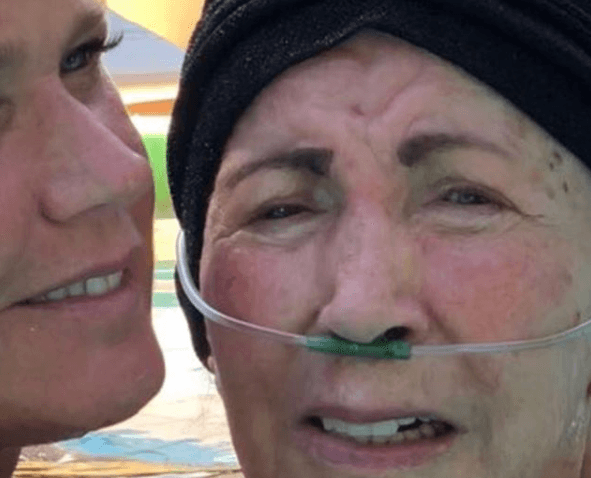 Abalada com a morte da mãe, Xuxa cancela compromissos e se isola