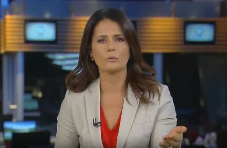 Domingo Espetacular recorre a Adriana Araújo para cobrir greve e mostra dependência da Record