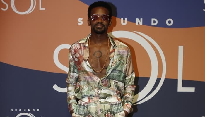 Fabrício Boliveira, o Roberval de Segundo Sol, opina sobre polêmica da falta de atores negros na TV