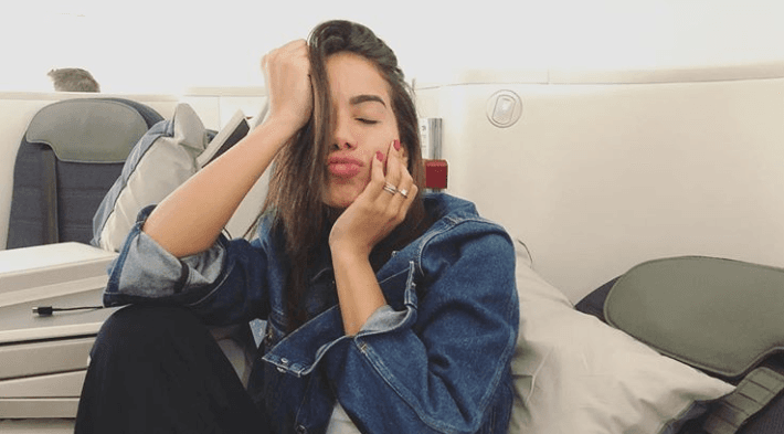 Anitta causa ao exibir novo visual na web e fãs questionam: "É peruca?"