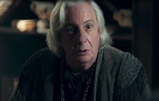 Deus Salve o Rei: Augusto faz aliança com Virgílio para passar a perna em Catarina