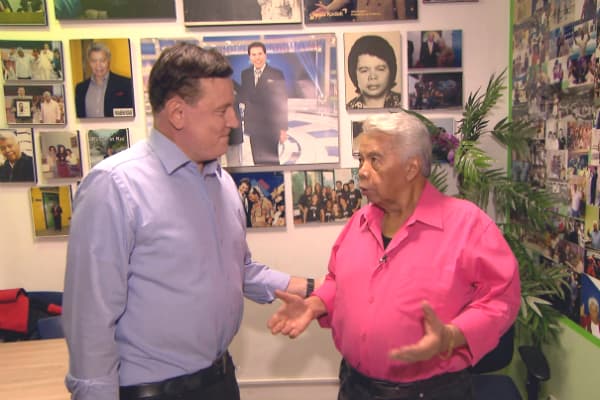 Silvio Santos pede e Roberto Cabrini mostrará a trajetória de Roque no Conexão Repórter