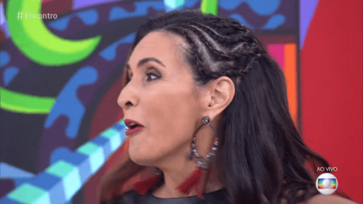 Fátima Bernardes aparece de trancinhas no Encontro e é acusada por ser branca