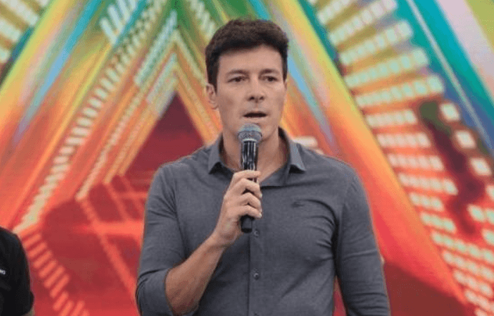 Rodrigo Faro é recebido por multidão em Angola e se emociona com carinho dos fãs