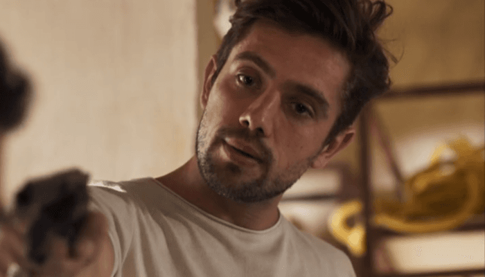 O Outro Lado do Paraíso: Renato muda plano e traça novo destino para Tomaz