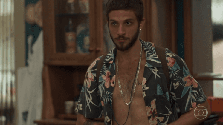 Corpo de Chay Suede dá o que falar em novela e ele conta como virou ator: "Lutei contra isso"