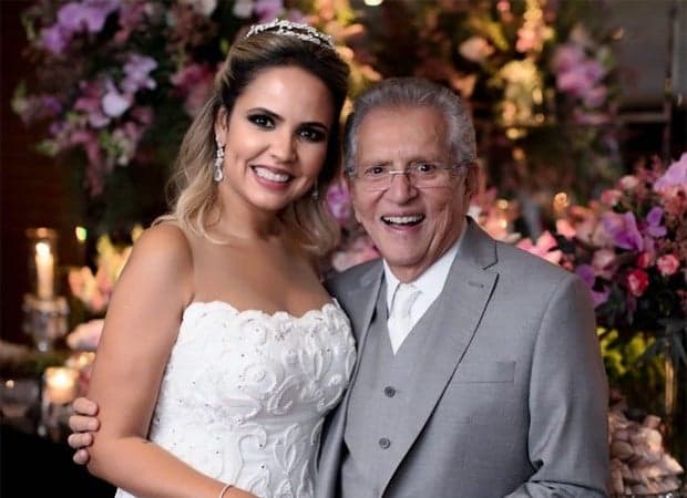 Esposa de Carlos Alberto de Nóbrega desabafa de vez e fala sobre diferença de idade