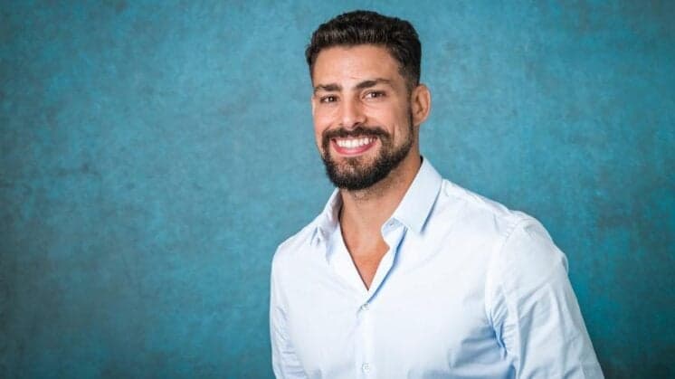 Cauã Reymond surpreende, adota novo visual para personagem e recebe elogios