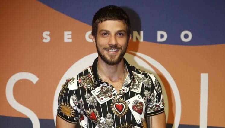Chay Suede comenta processo de mudança de corpo para Segundo Sol