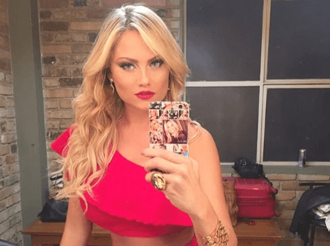 Ellen Roche vai para a pedicure e leva mordida no pé: “sangrou”