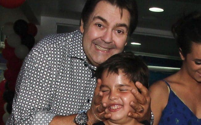 Apresentadores de outros canais levam filhos a aniversário do caçula de Faustão; veja quem foi