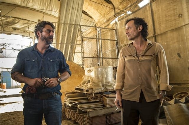 Onde Nascem os Fortes: Plínio espanca Samir e fiéis e Pedro chegam para salvar os religiosos: 'Que covardia é essa?'