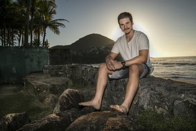 Samuca (Nicolas Prattes) em O Tempo Não Para (Foto: Globo/João Miguel Júnior)