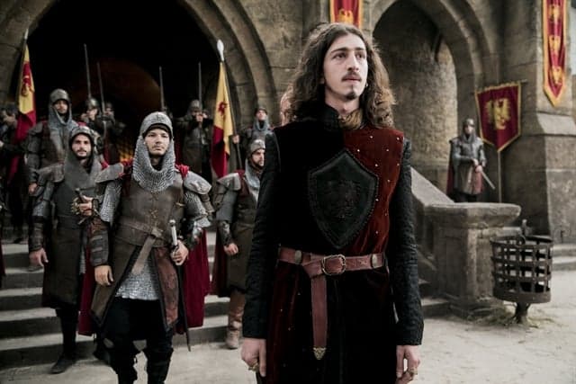 Rodolfo (Johnny Massaro) na chegada de Afonso (Romulo Estrela) ao reino (Foto: Globo/João Miguel Júnior)