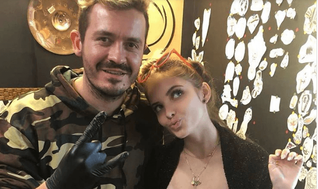Com apenas 16 anos, Giovanna Chaves surpreende ao fazer duas tatuagens; veja