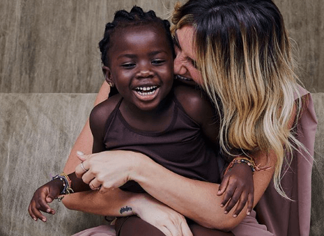 Titi Ewbank usa biquíni de Giovanna e encanta internautas; confira