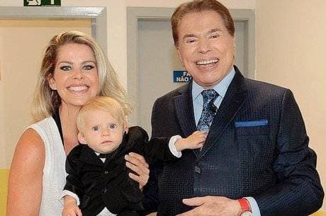Karina Bacchi surpreende, posta foto do filho com Silvio Santos e detalhe chama atenção