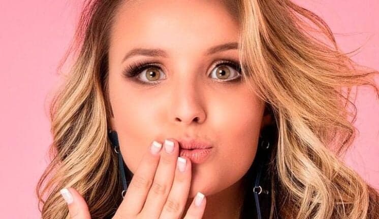 Larissa Manoela se manifesta sobre decisão da Justiça de vetar seu álbum de figurinhas