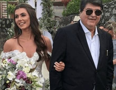Filha de Datena se casa em cerimônia reservada e é conduzida até o altar pelo pai famoso