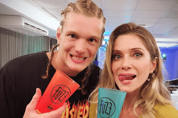 Letícia Spiller aparece em fotos totalmente nua e Pedro, filho da atriz com Marcello Novaes, se pronuncia