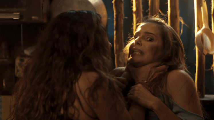 Segundo Sol: Após surra, Luzia decide matar Karola com uma faca e é surpreendida