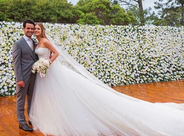 Marina Ruy Barbosa completa sete meses de casamento e comemora