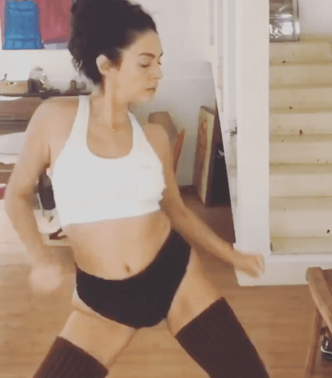 Aos 55 anos, Claudia Ohana surpreende com dança sensual em rede social
