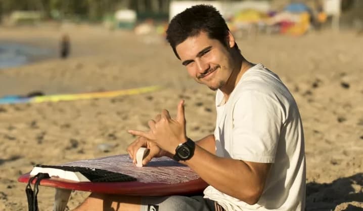 Conheça o novo personagem de Nicolas Prattes, protagonista de O Tempo Não Para