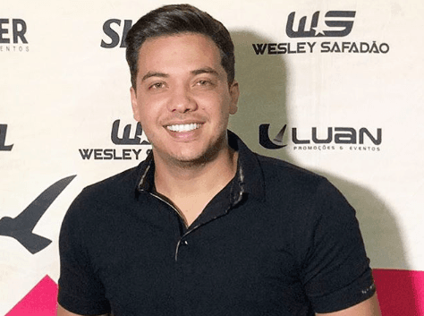 Wesley Safadão resolve voltar ao passado e surge com o cabelo longo: 'Safadão Raiz'