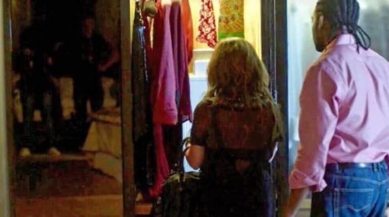 Câmera e operador aparecem em espelho de Segundo Sol (Foto: Reprodução) Câmera e operador aparecem em espelho de Segundo Sol (Foto: Reprodução)