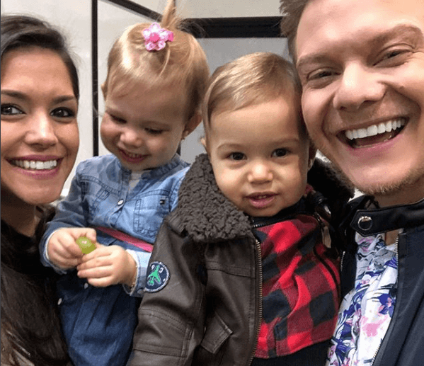 Thais Fersoza e família (Foto: Reprodução)