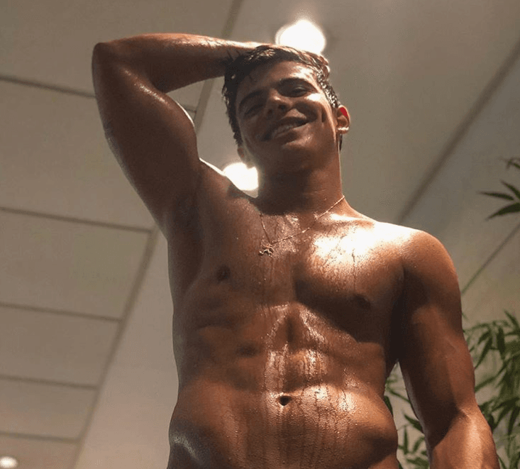Ex-Carrossel, Thomaz Costa choca seguidores com foto do corpão mostrando "tudo"