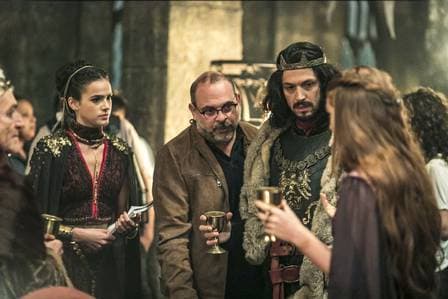 Elenco de Deus Salve o Rei comenta cenas do banquete dos reis; veja detalhes de como será