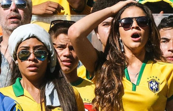 Após quebrar regras da Fifa, Bruna Marquezine causa e é tietada nas ruas da Rússia