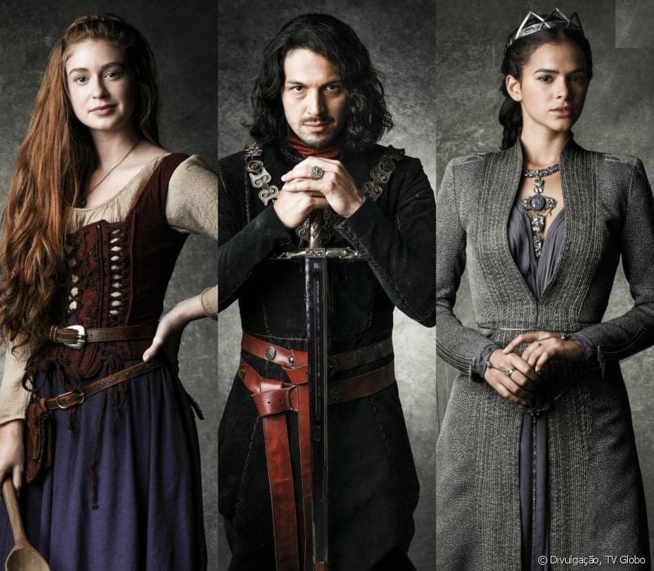 Respectivamente Amália, Afonso e Catarina em Deus Salve o Rei (Foto: Reprodução)
