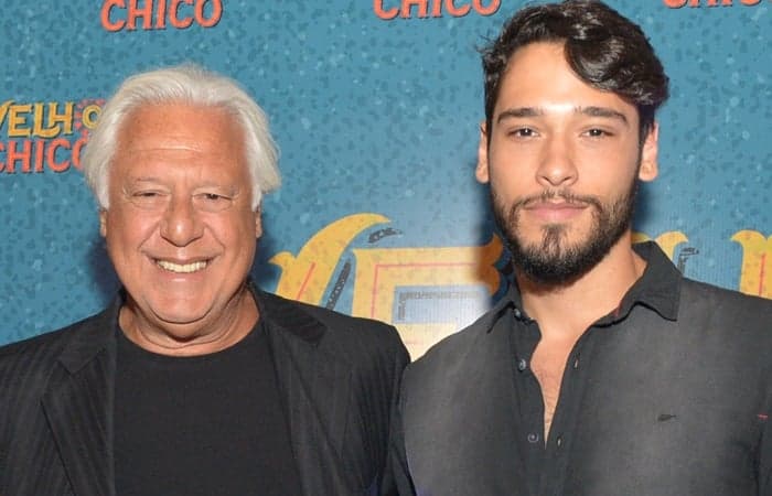 Bruno Fagundes, ao contrário do pai, faz carreira fora da TV: "Fiz escolhas que ele não faria"