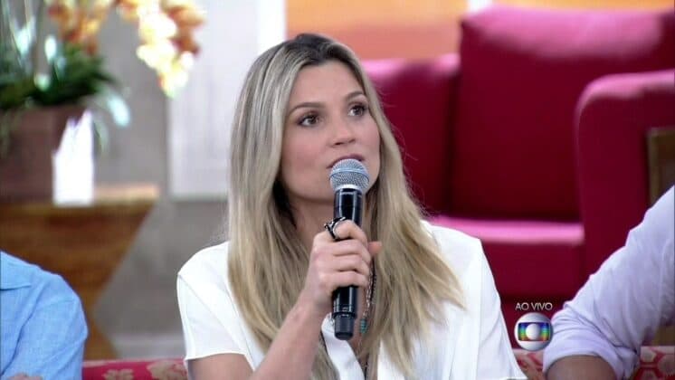 Flávia Alessandra aparece com cabelos longos e escuros para próxima novela das 9