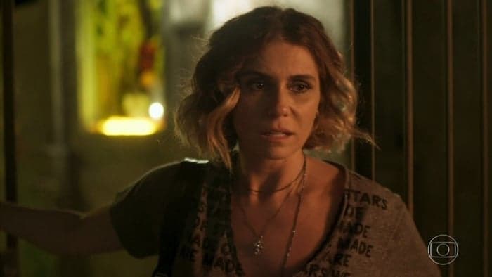 Segundo Sol: Luzia é caçada feito bicho por Karola em sequência eletrizante