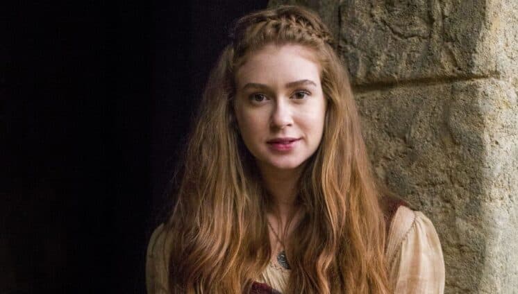 Marina Ruy Barbosa comemora aniversário em meio à gravações de Deus Salve o Rei