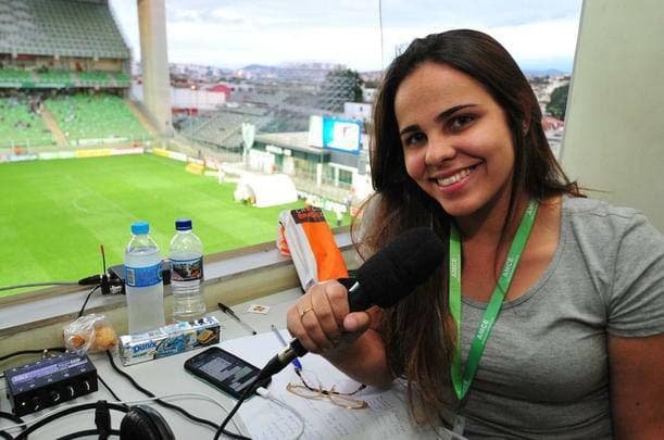 Emissora brasileira inova, coloca mulher para narrar a Copa e repercute na internet