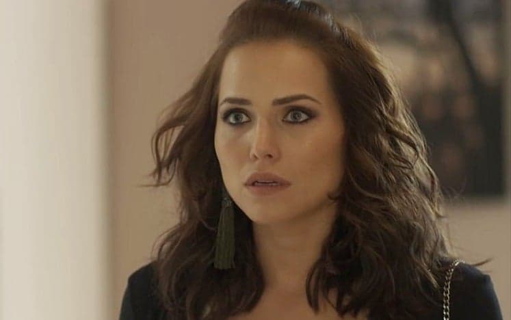 Segundo Sol: Rosa descobre segredo de Karola e Laureta e pode ser assassinada