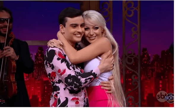 Dudu Camargo pede Barbie Humana em namoro e causa comoção; saiba a resposta da loira
