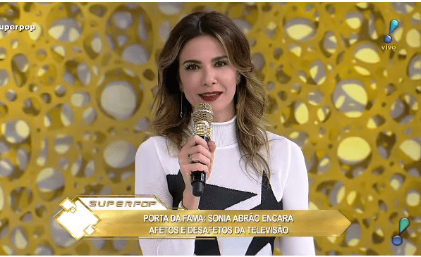 De volta ao Brasil, Luciana Gimenez aceita convite de Silvio Santos e vai ao SBT